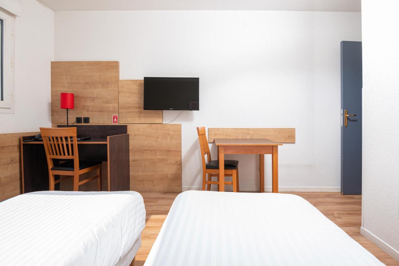 Studio twin beds